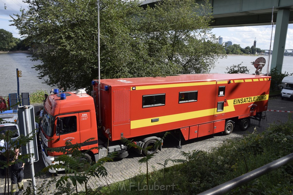 Koelner Seilbahn Gondel blieb haengen Koeln Linksrheinisch P183.JPG - Miklos Laubert